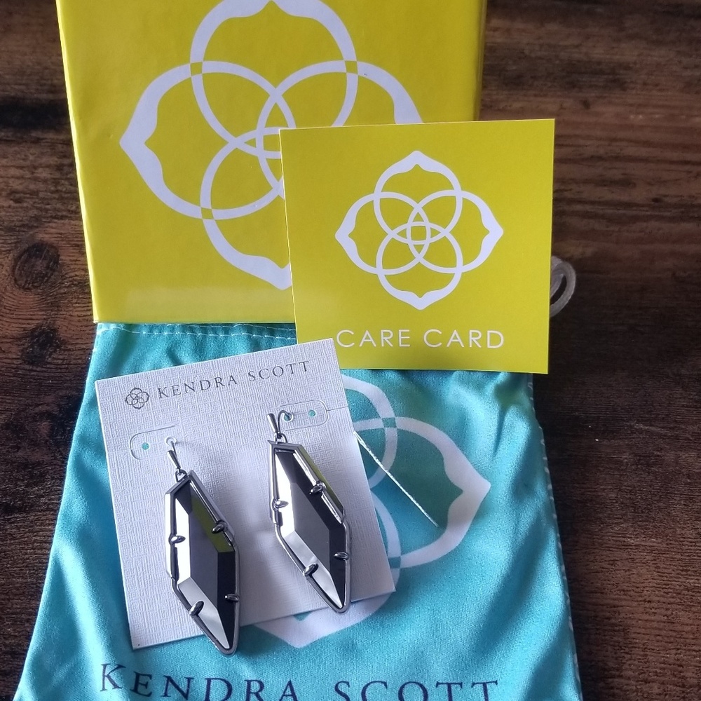 Sexy Kendra Scott Earrings